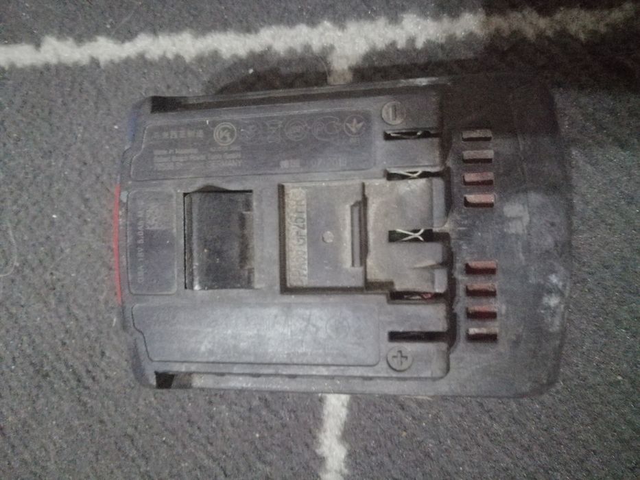 Продам акумулятор бош 2а 18в, 4а і 14.4в 3 а