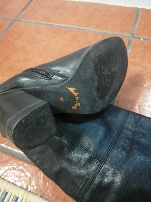 Botas cano alto em pele genuína