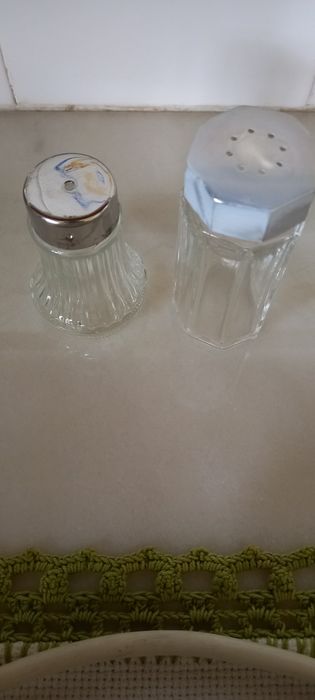 Glass Salt Shaker64552390627075121