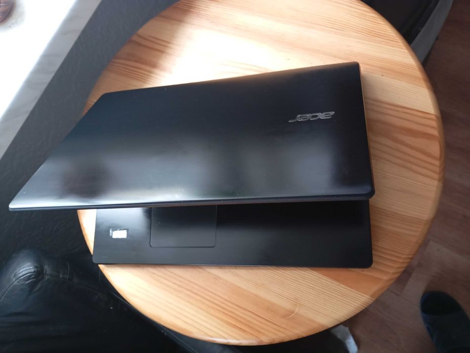 sprzedam acer e5-721serie procesore 4rdzen. amd a4-apu 6210apu with amd radeon r3graphics