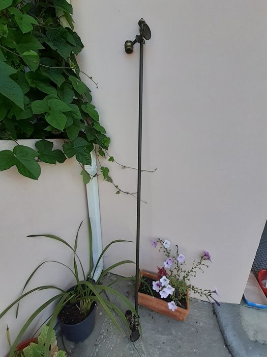 Varão de metal com argolas