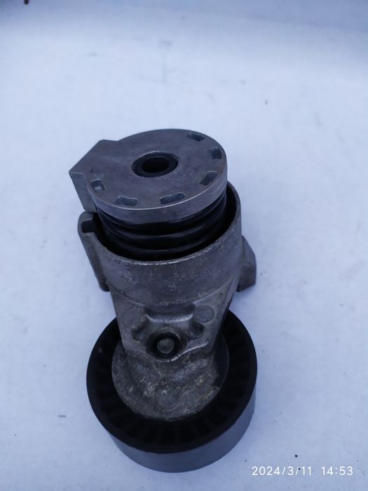 Натяжитєль ремня