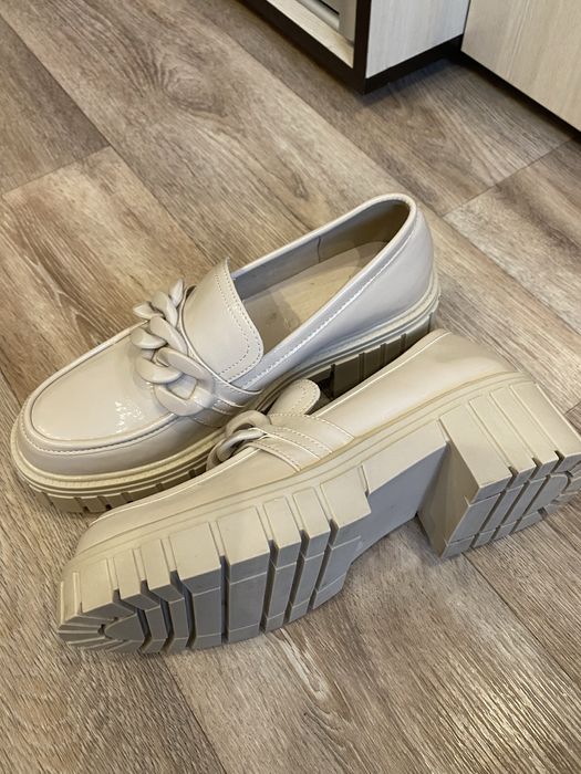 Жіночі туфлі- лофери