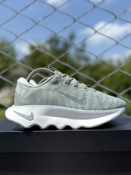 кроссовки Nike оригинал motiva light 40 размер