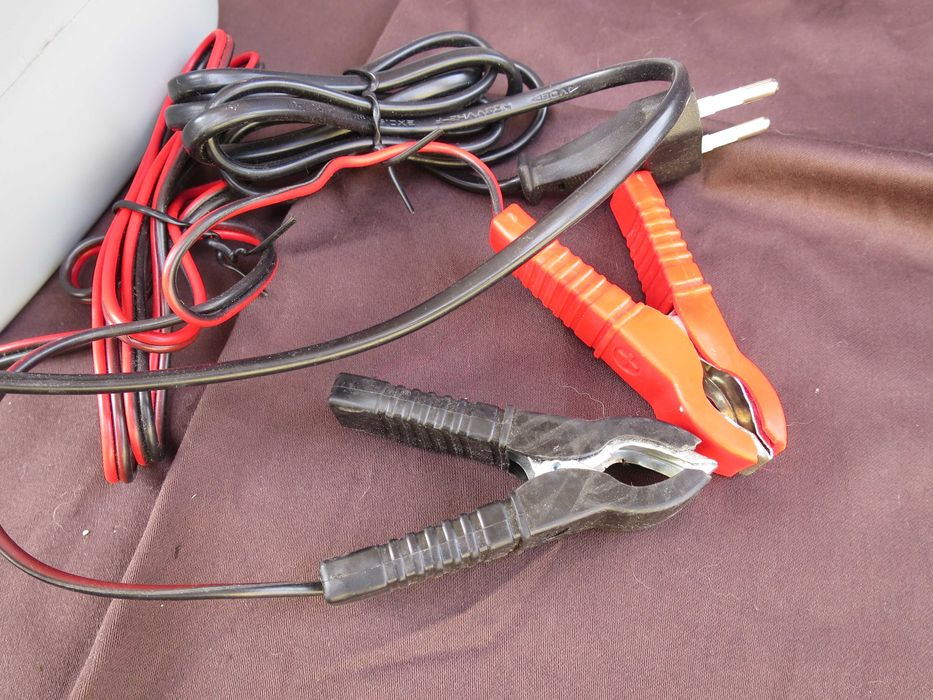 Carregador baterias automóvel moto DC12V 4 AMP funciona com 220 Volts