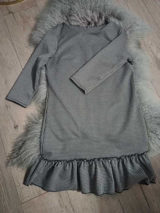 Krótka sukienka z falbanką