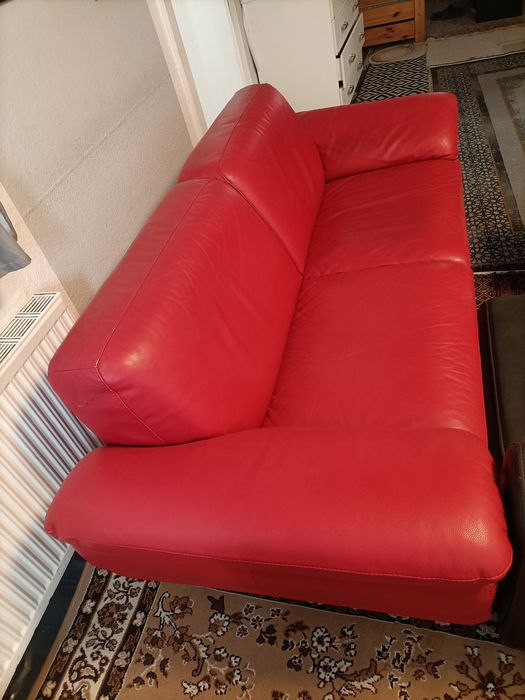 Czerwone kanapy skórzane
