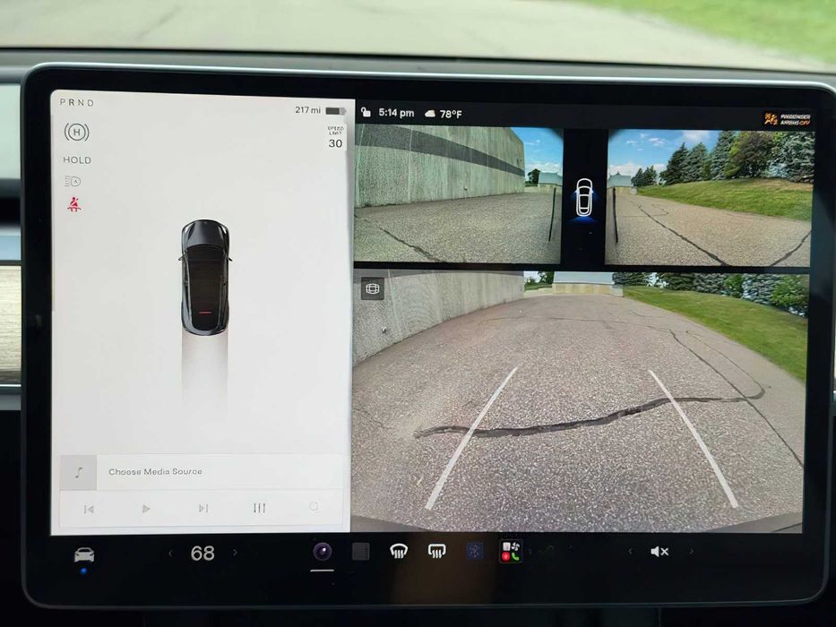 Tesla Model Y      2023