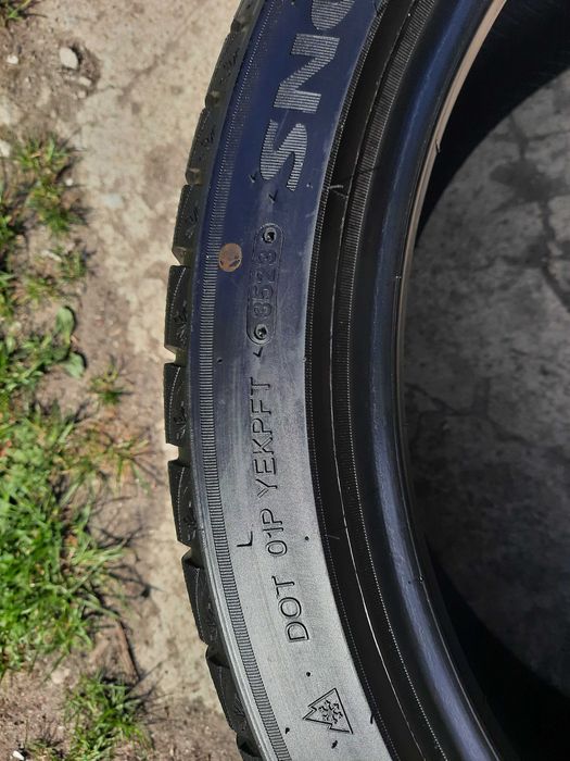 Opony zimowe klasy ekonomicznej TRIANGLE 255/40/20 ok. 6 mm 2023 r