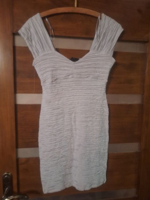 Sukienka River Island rozm.M rtan bardzo dobry.