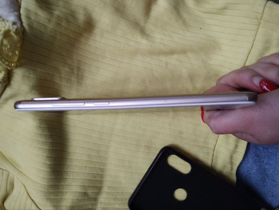 Телефон смартфон пам'ять 4/64 Xiaomi Redmi Note 5