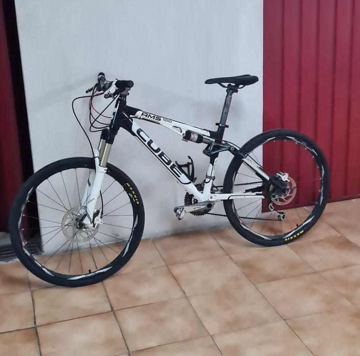 Bicicleta  cube rodas de estrada