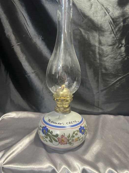 Lampa Naftowa z Ceramicznym Pojemnikiem Malowana z Regionalnym Wzorem