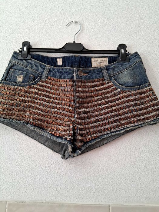 Shorts Pull&Bear e MNG,com camisola H&M.