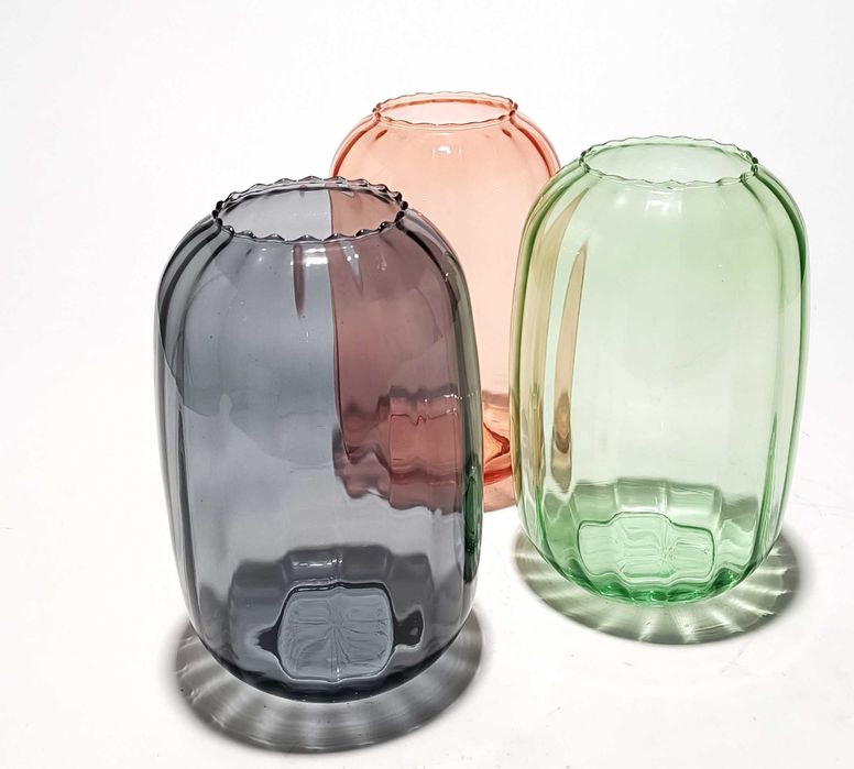 Jarras em vidro de três cores