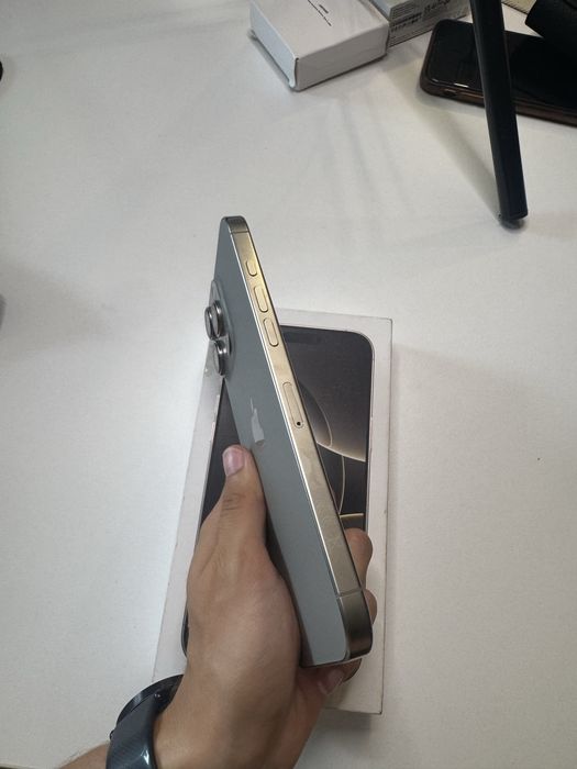 iPhone 16 Pro Max - 256GB | Titanium Natural