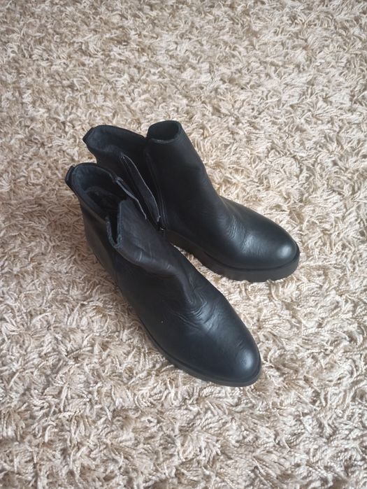 Чобітки жіночі .