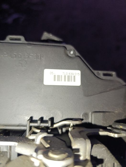 Замок двери задней левой VW Touareg Golf 5-6 Touran Jetta Octavia A5