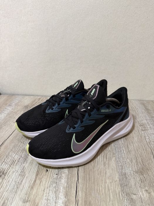 Кросівки для бігу Nike Zoom Winflo 7 44(28см)