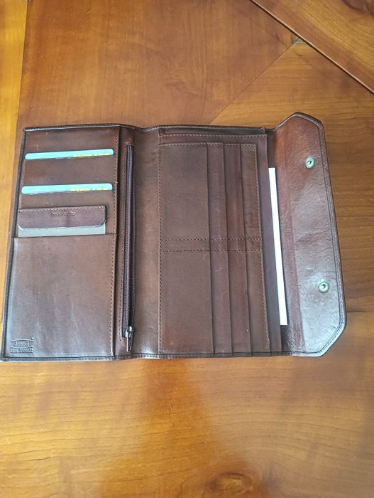 Carteira de documentos e cartão de crédito