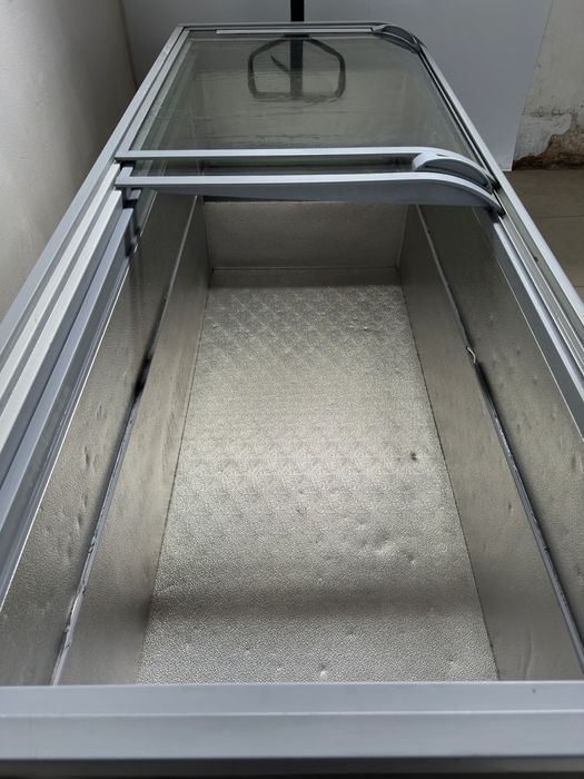 Zamrażarka witryna boneta  Aht Paris 210 cm