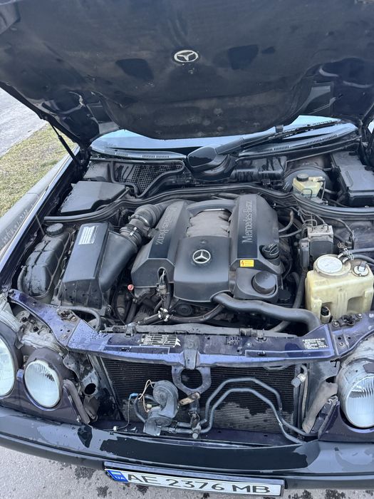 Продам MERCEDES-E240