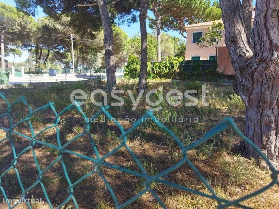 Terreno urbano situado na Lagoa de Albufeira para construção