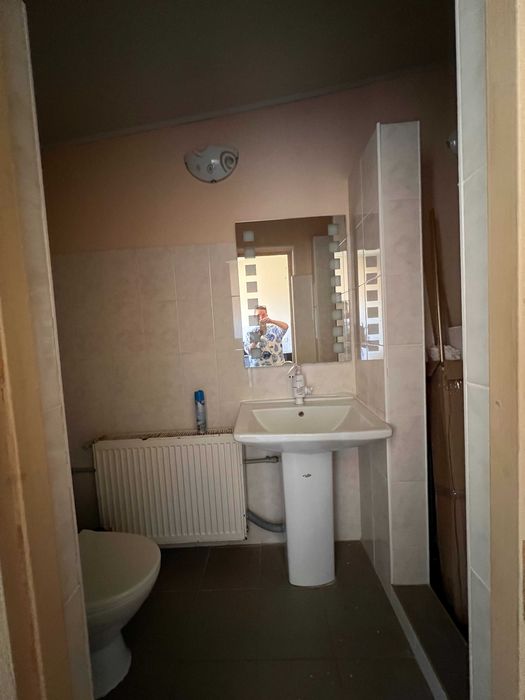 Продам комплекс нежитлових будівель в Подвірках на земельній діл. 2га.