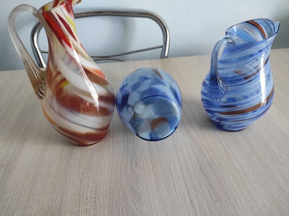 Глечики з кольорового скла.