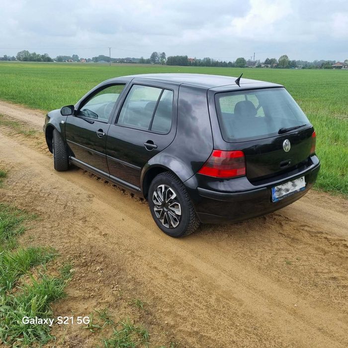 Golf 1,6 16v benzyna 180tys