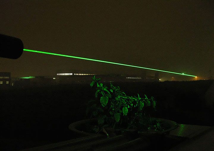 Мощная лазерная указка военная зеленая лазер. Луч. Дальность 5км