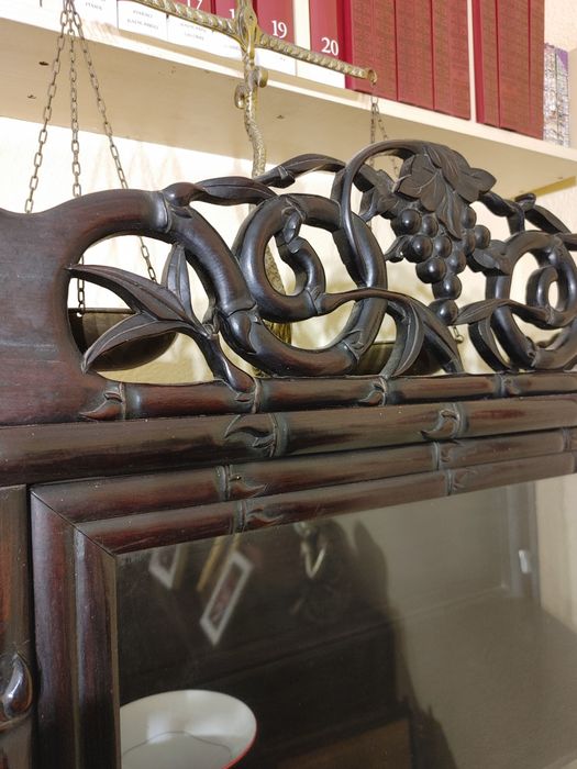 Móvel vitrine de pau ferro