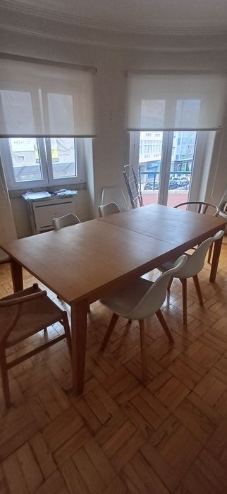 Mesa de Jantar de Madeira