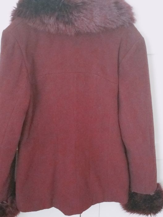 Płaszcz zimowy ozdobne futro