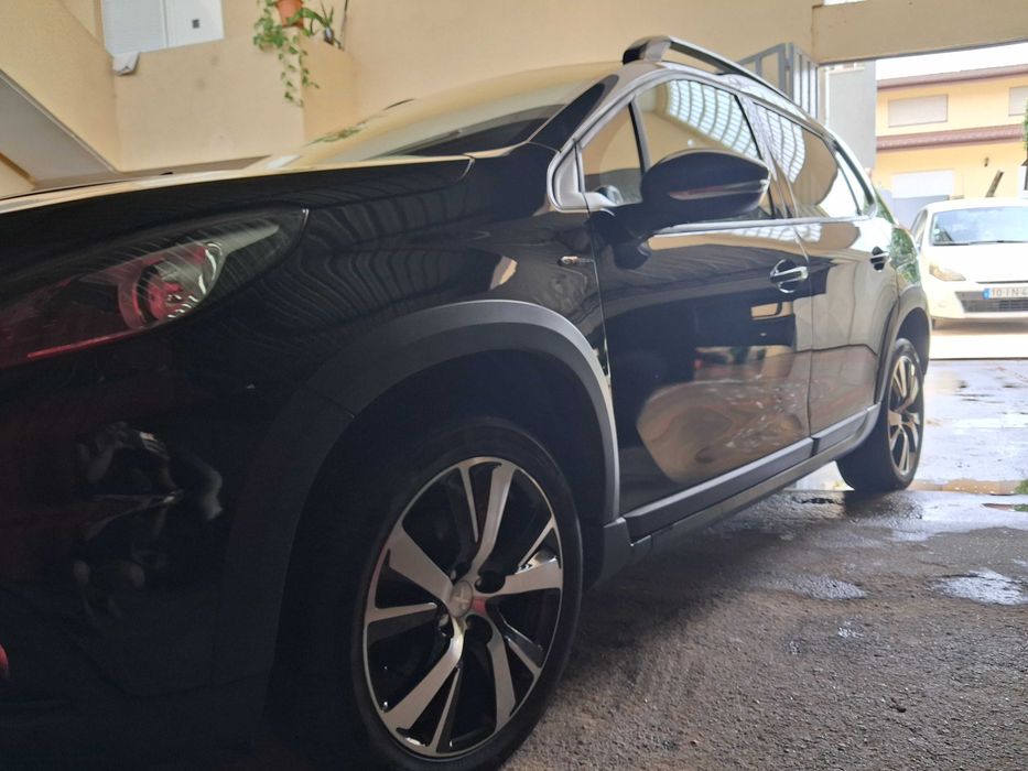 Carro Peugeot 2008