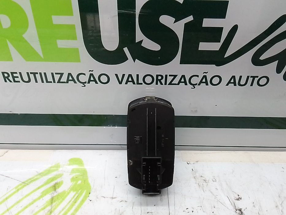 Interruptor Elevador Vidros Fr Dto OPEL Corsa D