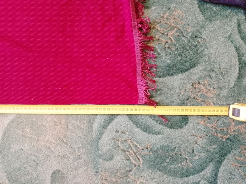 Штори червоні ..