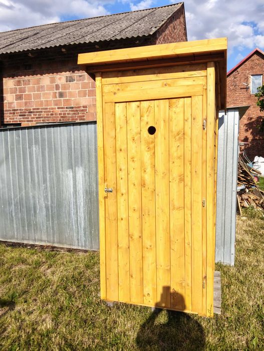 WC drewniane toaleta kibel