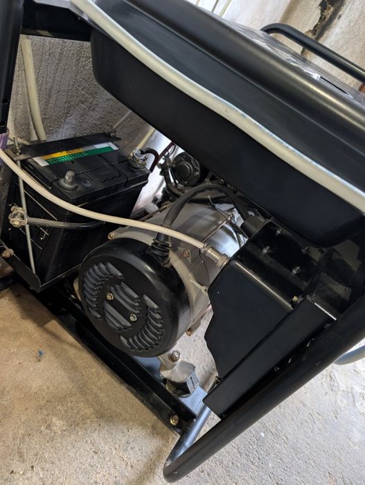 Дизельный генератор hyndai dhy 7500 le 1 ф + АВР