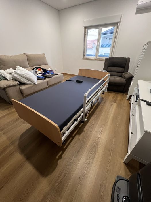 Cama articulada com colchão anti-escaras