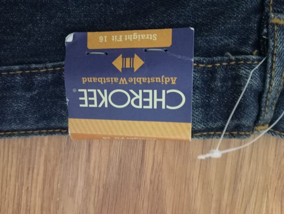 Продам новые джинсы Cherokee