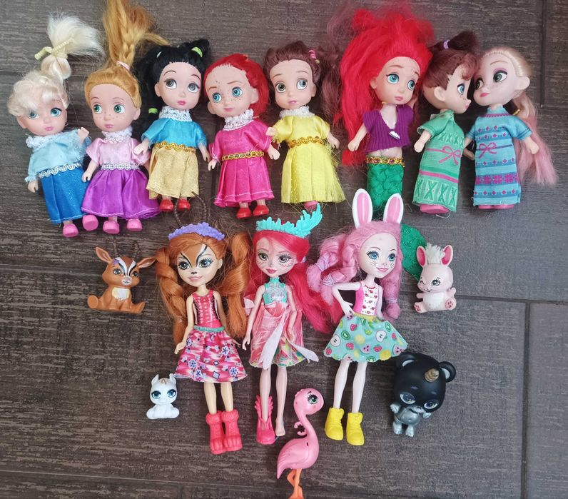 Ляльки та аксесуари