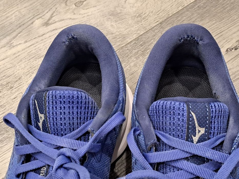 Оригінальні кросівки Mizuno Wave Rider 25