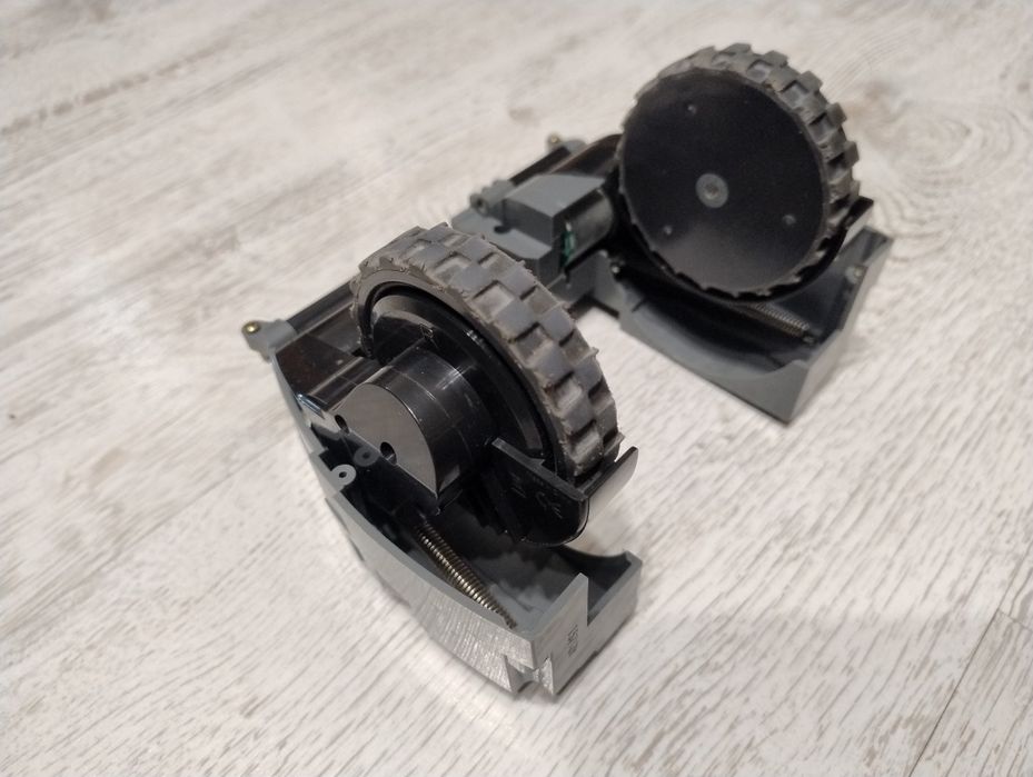 Moduł koła lewego ,L` + Moduł koła prawego ,R` Irobot Roomba 870