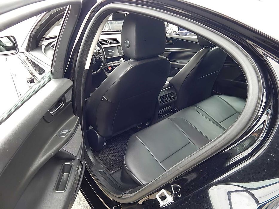 Jaguar XE 25t      2018