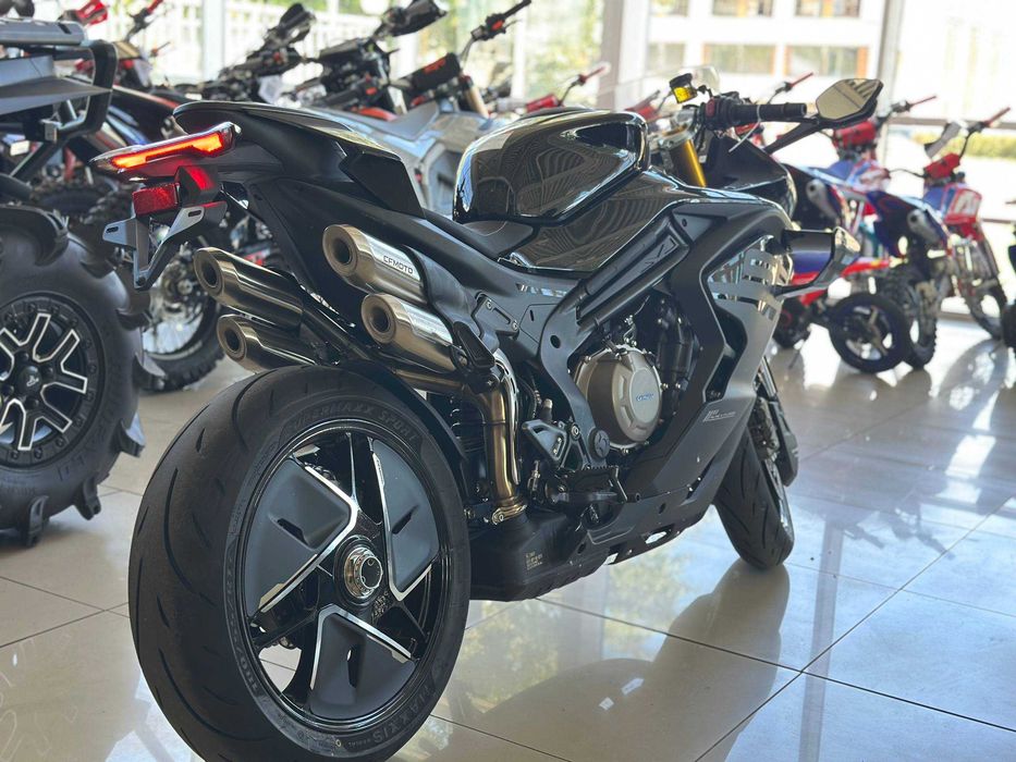 Мотоцикл CFMOTO 750SR-S