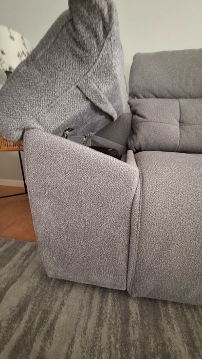 Sofá com chaise long cinzento