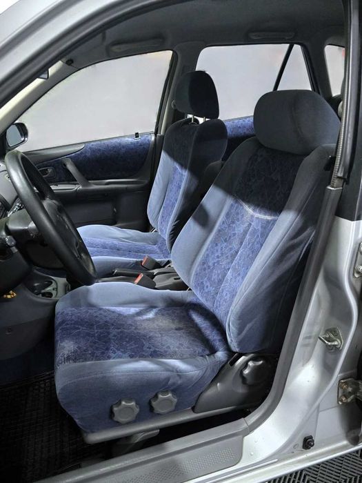 Mazda 323 F 1.3 GLX, prata, 205.000km, 1998, Muito Bom Estado