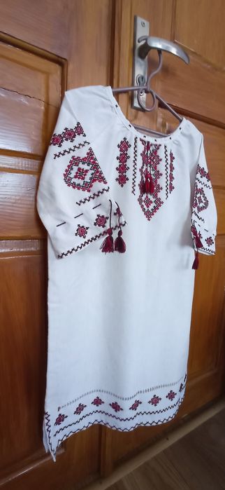 Вишита сукня для дівчинки 7-8 років