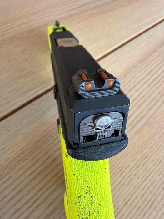 WE Glock 17 metal black slide and frame / silver barrel